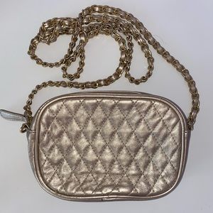 Over the shoulder clutch